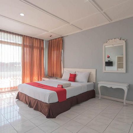 Отель Reddoorz At Jalan Raya Lembang Padasul Экстерьер фото