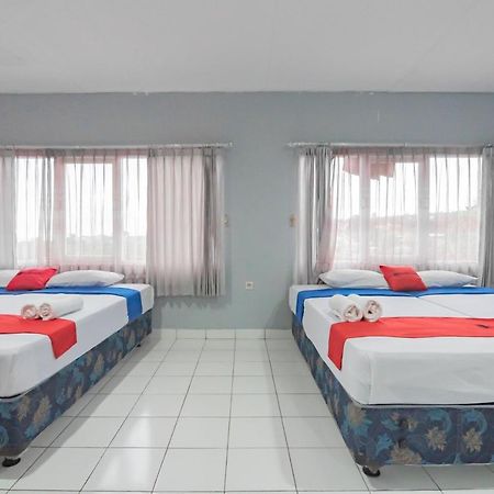 Отель Reddoorz At Jalan Raya Lembang Padasul Экстерьер фото