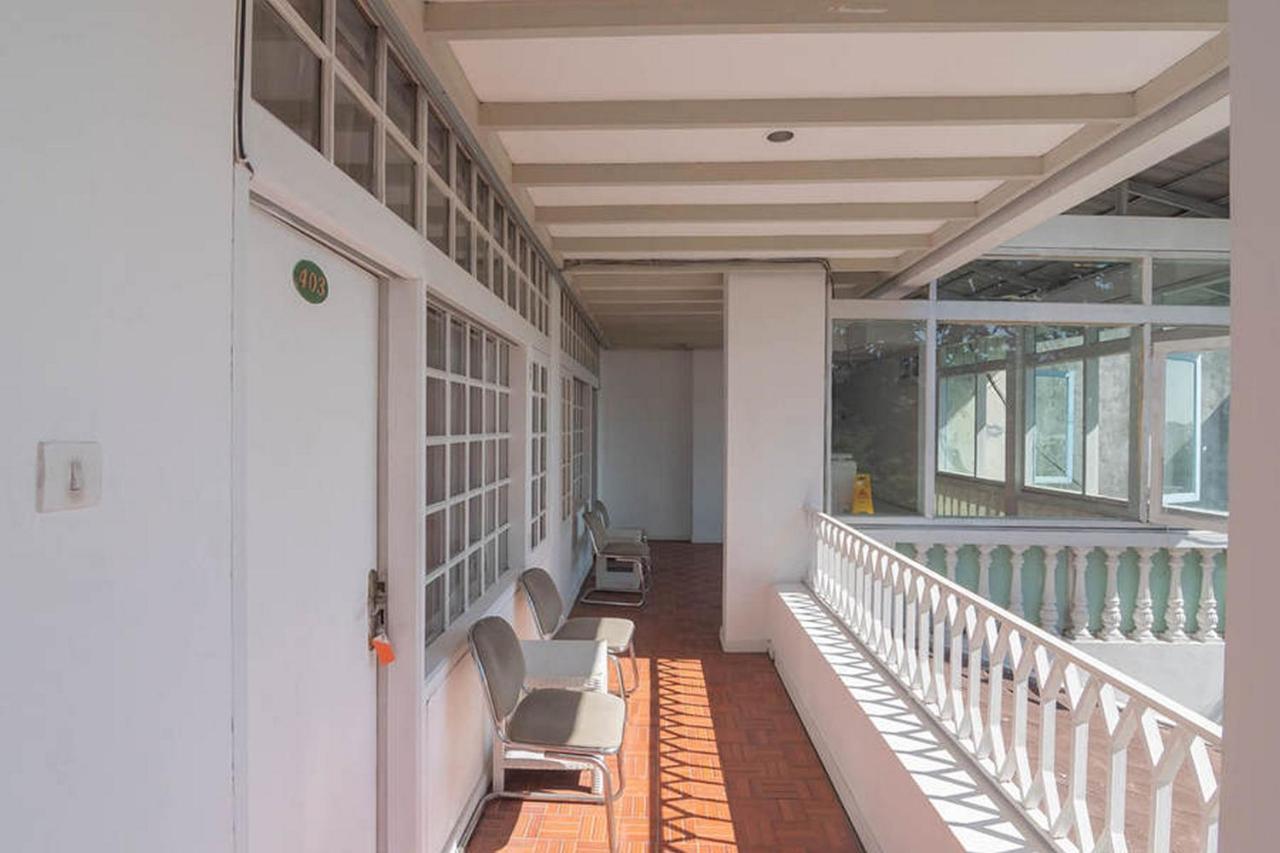 Отель Reddoorz At Jalan Raya Lembang Padasul Экстерьер фото